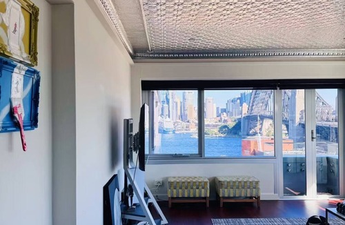 Kirribilli Apartment | Sydney Harbour Bridge + Opera House Views | One Free Car Park