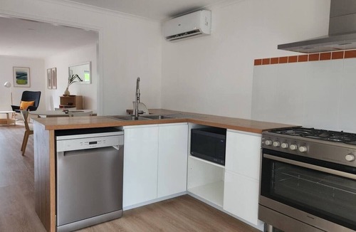 Holloways Beach Villa | Tamarind Villa