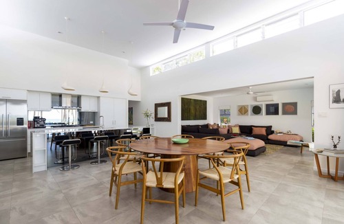 Oak Beach House | Tenterfield Beachfront Luxury 4 Bedroom Holiday Home