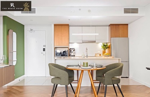 Surfers Paradise Apartment | The Brass Room Pineapple Wyndham Surfers Paradise