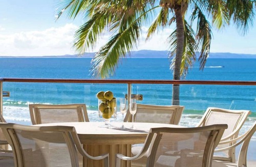 Noosa Heads Apartment | The Breakers 4 - Oceanfront Bliss
