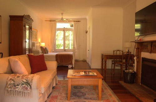 Pokolbin Bed & Breakfast | The Carriages