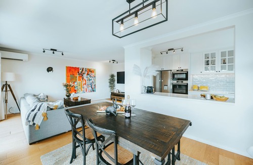 Wollstonecraft Apartment | The Crows Nest Retreat - perfect for six people!