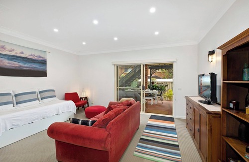 Noraville Apartment | The Elizabeth Beach Retreat | Entire Home in Noraville