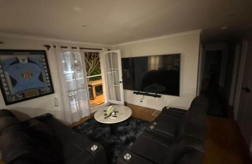 Wentworthville House | The Entertainer