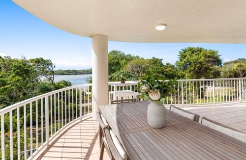 Currimundi Apartment | The Entrance U5 Currimundi Lakefront Escape