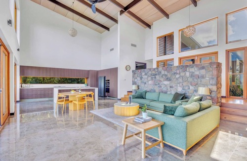 Montville Villa | The Haven Montville 4-bedroom: air-con, secure garage, luxury panoramic views
