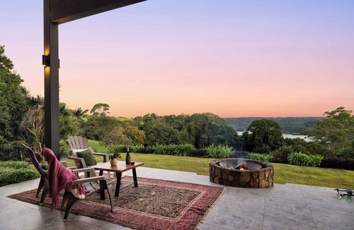 Montville Villa | The Haven Montville 4-bedroom: air-con, secure garage, luxury panoramic views