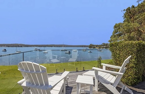 Gwandalan House | The Lake Escape - Waterfront w/Hot tub & Kayaks