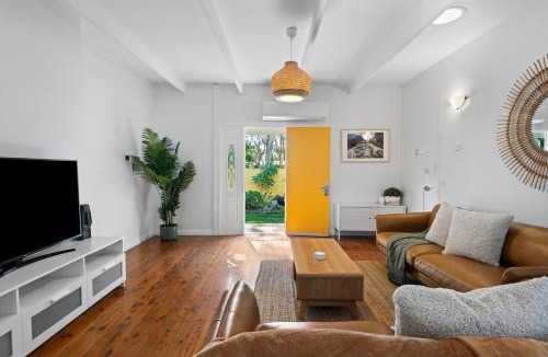 Budgewoi House | The Lazy Mimosa Beach Escape Fishing, Bikes & Cozy Firepit
