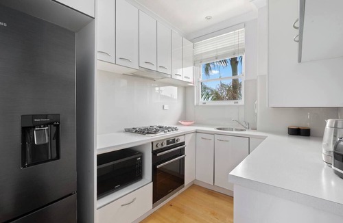 Freshwater Apartment | The Little Lawrence Sunny Village Nook by the Sea
