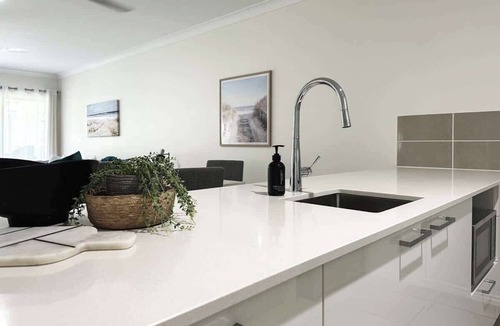 Palm Cove House | The Nook - Pet & Family-Friendly 4-Bedroom