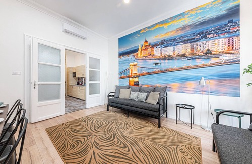 Nepszinhaz negyed Apartment | The Other Side - Spacious 3BR with Jacuzzi and Private Sauna