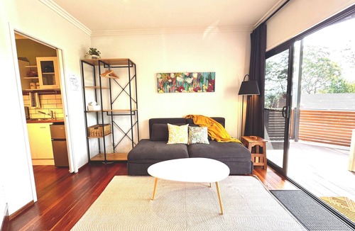 Green Point House | The Palm Tree Loft, close to shops and lake