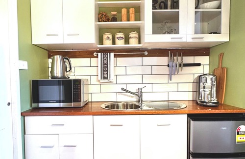 Green Point House | The Palm Tree Loft, close to shops and lake