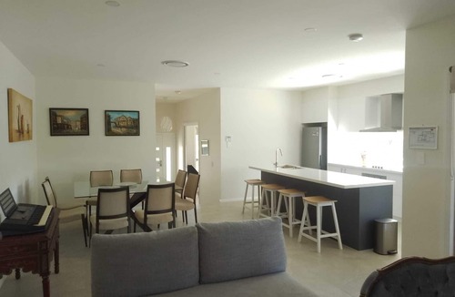 Mount Victoria House | The Piddington Top