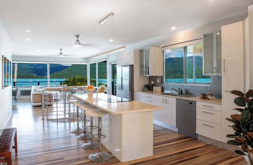Shute Harbour House | 'The Point' Whitsunday Escape with Ocean Views