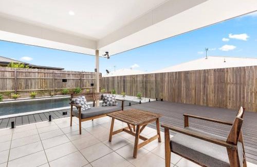 Urraween House | 'The Pool House' Spacious Family Stay at Hervey Bay