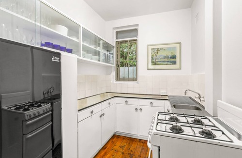 Randwick Apartment | "The Spot" Beach, shops, hospital, university, light rail and cinema
