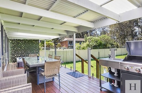 Tuggerawong House | The Sweet Retreat - Hot tub with Lakeviews!