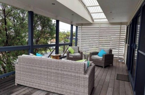 Currarong House | The Wave House - Prime location, close to beaches & amenities |ocean view deck