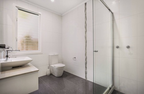 Peregian Beach House | The White House 2 minute walk to the beach