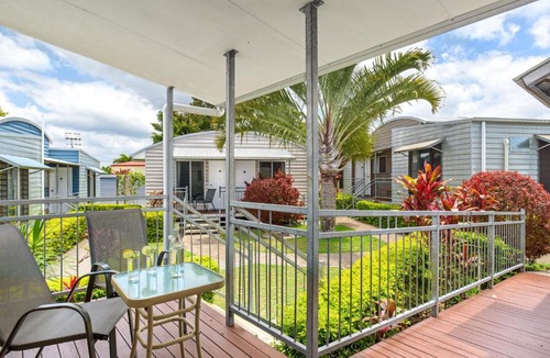 Tin Can Bay Hotel | Tin Can Bay's Sleepy Lagoon Motel