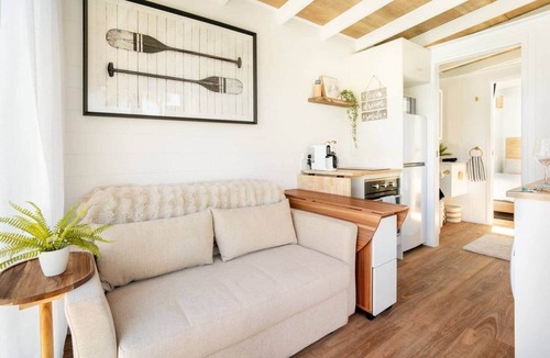 Broadbeach Waters House | Tiny Home in the heart of Broadbeach-River Views!