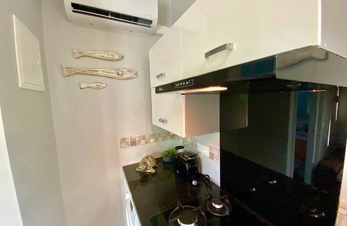 Punaauia House | Tiny house & private pool, 3 min to white-sand beach – under a tree