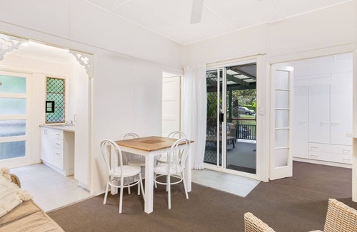 Coolangatta Apartment | Tondio Terrace Flat 2- Budget and family friendly accommodation Rainbow Bay Coolangatta