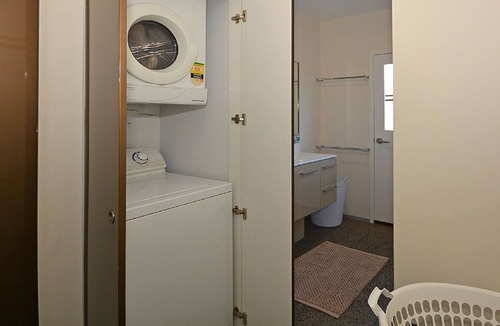 Toogoom House | Toogoom Beach - Fish Tales Absolute Waterfront - Wi-Fi - 5 Bedrooms - Sleeps 14