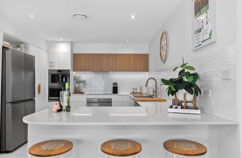 Toukley House | Toukley Waterfront Holiday Home perfect for mutligenerational families,Sleeps 14
