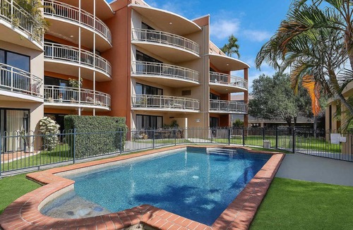 North Ward Apartment | Townsville 2BR Apartment Near The Strand with Pool & Castle Hill Views