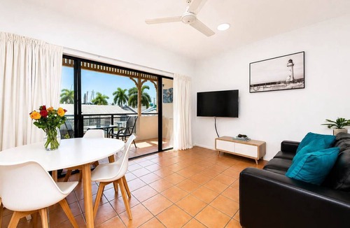 South Townsville Apartment | Townsville Apartment Walk to Stadium & City