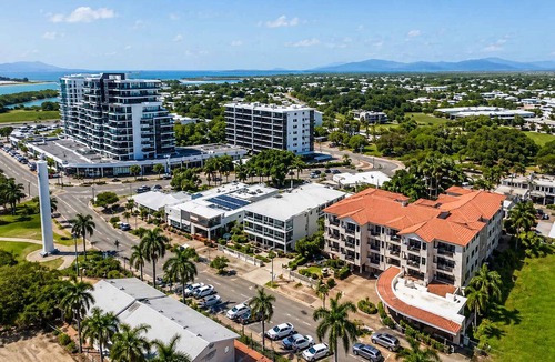 South Townsville Apartment | Townsville Apartment Walk to Stadium & City