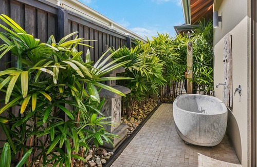 Mount Coolum House | Tranquil Beach Side Retreat - Inquire 4 Long Stay Discounts