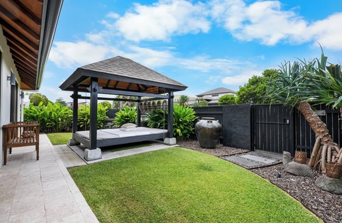 Mount Coolum House | Tranquil Beach Side Retreat - Inquire 4 Long Stay Discounts