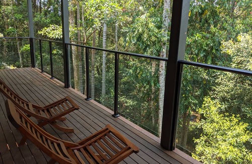 Maleny Apartment | Treetops Haven- Bushland setting a short stroll to Maleny Centre