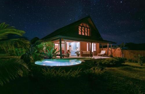 Afaahiti House | Tropical 2BR Bungalow with Private Pool