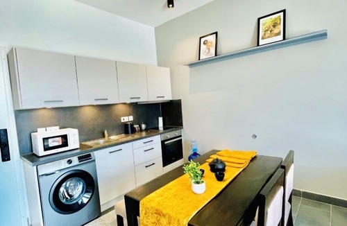 Bwejuu Apartment | Tropical Ocean Breeze Retreat Steps from Beach & Lagoon