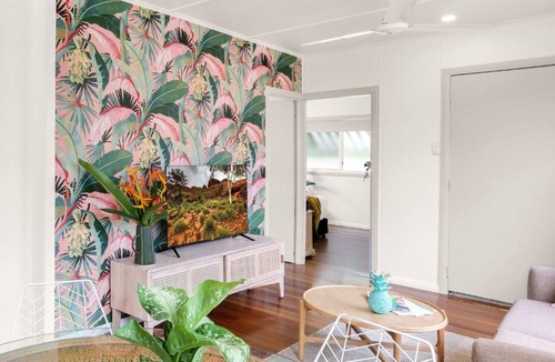 Parramatta Park House | Tropicana Bungalow - Retro Getaway
