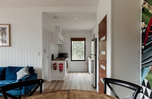 Rathdowney Cabin | Tuckeroo Cottages - Rosella Cottage