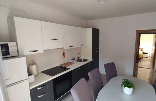 Ploce Apartment | Two bedroom apartment with hot tub Rogotin, Neretva Delta - Ušće Neretve (A-23141-a)