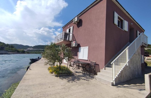Ploce Apartment | Two bedroom apartment with hot tub Rogotin, Neretva Delta - Ušće Neretve (A-23141-a)
