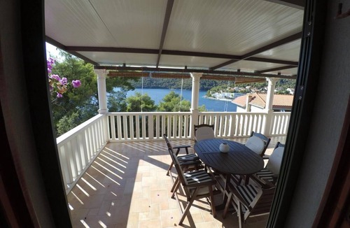 Brna Apartment | Two bedroom apartment with terrace and sea view Brna, Korčula (A-15730-a)
