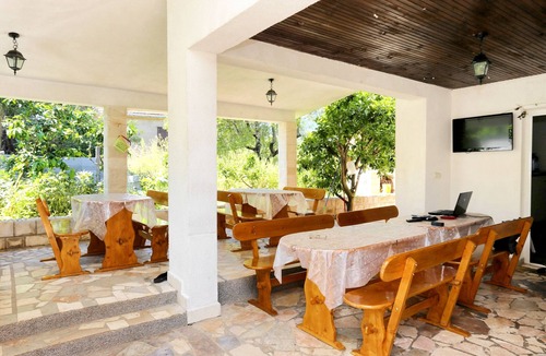 Janjina Apartment | Two bedroom apartment near beach Sreser, Pelješac (A-10138-b)
