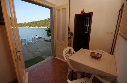 Zaklopatica Apartment | Two bedroom apartment near beach Zaklopatica, Lastovo (A-8346-a)