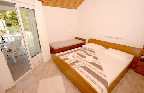 Podobuce Apartment | Two bedroom apartment near beach Podobuče, Pelješac (A-631-c)