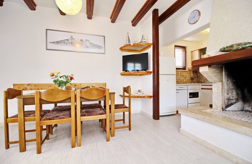 Rasohatica Apartment | Two bedroom apartment with a swimming pool by the beach Cove Rasohatica, Korčula (A-9699-a)