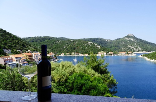 Zaklopatica Apartment | Two bedroom apartment with balcony and sea view Zaklopatica, Lastovo (A-12452-a)